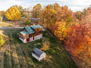 Maple Leaf Cabin - Millersburg - 2