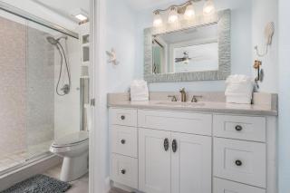 Beachfront Corner: Gulf Views, Pool, Walk Times Sq - Fort Myers Beach - 3