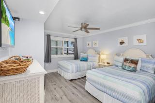 Beachfront Bliss: Gulf Views, Pool, Sleeps 8! - Fort Myers Beach - 5