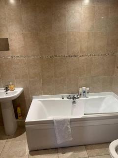 Blessed Thornhill Apartment with Parking - 3