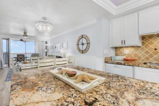 Beachfront Bliss: Gulf Views, Pool, Sleeps 8! - Fort Myers Beach - 2
