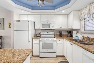 Stunning Gulf-Front Condo: Pool & Private Balcony - Fort Myers Beach - 8