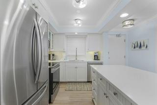 Newly Remodeled Gulf-View Condo w/ Pool & Lanai - Fort Myers Beach - 9