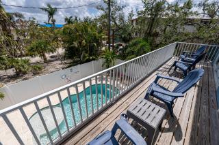 New 4BR Oasis: Walk to Beach, Pool, Pet-Friendly! - Fort Myers Beach - 9