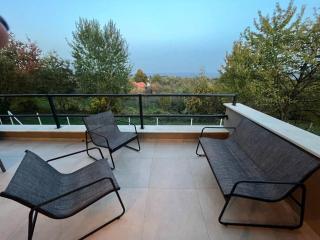 Woodland home - - 7