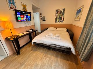 Peaceful Flat w WiFi Very Close to Pl Massena Refurbished - 4