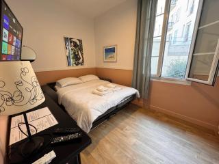 Peaceful Flat w WiFi Very Close to Pl Massena Refurbished - Nice - 3