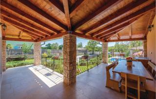 Cozy Home In Rezanci With Jacuzzi - Režanci - 4