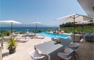 Beach Front Home In Sutivan With Sauna - Sutivan - 1