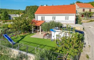 Three-Bedroom Holiday Home In Katuni - Katuni - 0
