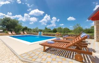 Four-Bedroom Holiday Home In Miljevci - Brištane - 9