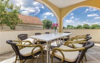 Four-Bedroom Holiday Home In Miljevci - Brištane - 6