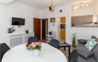 Awesome Apartment In Novi Vinodolski - Novi Vinodolski - 6