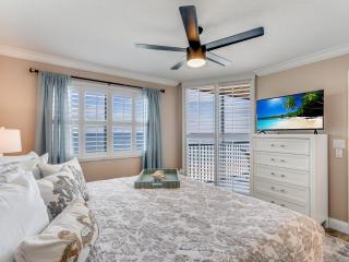Gulf-View Condo w/ Pool, Beach Access & BBQ Area - Fort Myers Beach - 9
