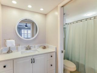 Gulf-View Condo w/ Pool, Beach Access & BBQ Area - Fort Myers Beach - 5