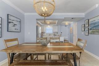 Stunning Top-Floor Condo w/ Panoramic Views, Pool - Fort Myers Beach - 1