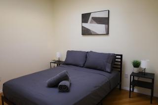 Family Friendly 4BR 2BA in Prime NYC Location - New York - 9