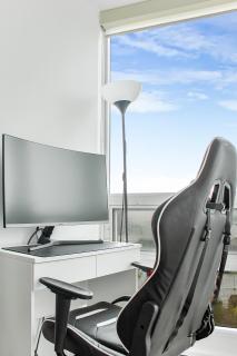 City View Towers - Steps to CN Tower - Pool & Hot tub - Free Parking - 4