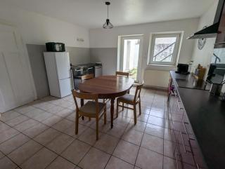 Appartement spacieux 2 chambres 100m2 centre petite ville - - 3
