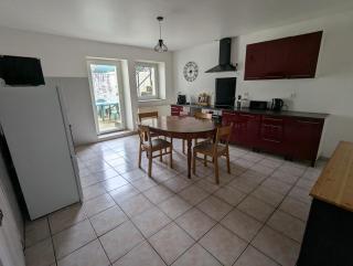Appartement spacieux 2 chambres 100m2 centre petite ville - - 4