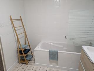 Appartement spacieux 2 chambres 100m2 centre petite ville - - 5