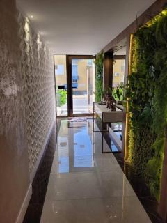 Apto 2 suítes, piscina aquecida condomínio, alto padrão, 1 quadra mar, familiar - Bombinhas - 1