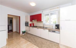 Gorgeous Apartment In Kastel Stari - Kaštela - 6