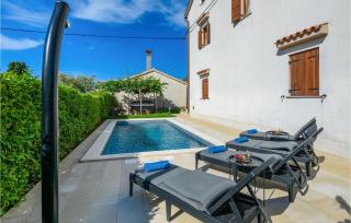 2 Bedroom Cozy Home In Krnica - 9