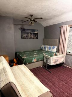 Spacious two bedrooms - Dagenham - 0