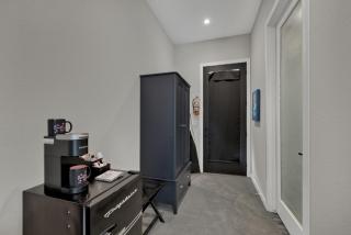 The Bentley Hotel on 290 - 9