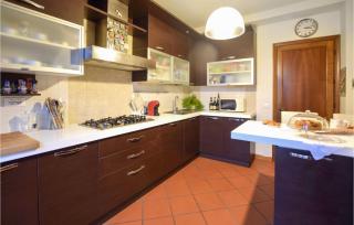 1 Bedroom Cozy Apartment In Massarosa - 7