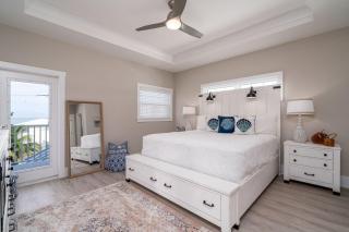 Beach-to-Bay 5BR: Pool, Spa, Gulf Views, Elevator - Fort Myers Beach - 8