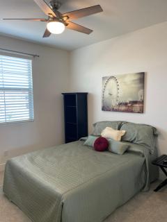 fresh, roomy airport & Uc close - 5