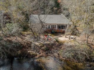 Riverfront Home w Deck & Hot Tub - Ellijay - 2