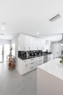 Canal front, 2 King Beds, Pool, Game Room - Cutler Bay - 3