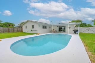 Spacious 4BR Waterfront Home with Private Pool, Tiki Hut & Free Parking near Miami & Key Largo - 4