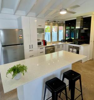 Renovated Beach House in the Heart of Mooloolaba - Mooloolaba - 6