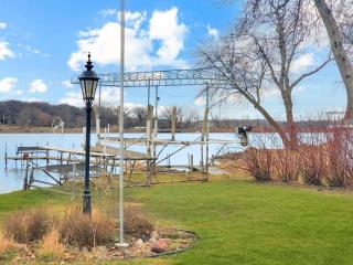 The Foxhole on East Lake Okoboji - Spirit Lake - 9
