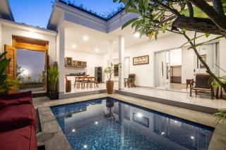 2-BR Private Pool Bidadari Villa Seminyak Sunset Road St - Seminyak - 0