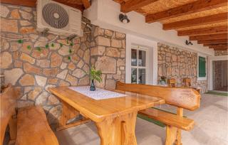 Nice Home In Unesic With Wifi - Unešić - 3