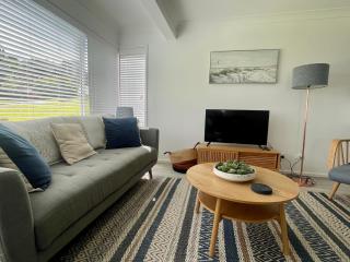 Sunset Beach House 100mtrs to the Beach 3 Bedroom - Soldiers Point - 7