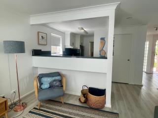 Sunset Beach House 100mtrs to the Beach 3 Bedroom - Soldiers Point - 3