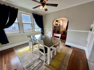 Private Bedroom Suite 2 in Comfy Cozy Bungalow 10 min from Downtown - 8