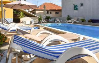 Nice Apartment In Pakostane - Pakoštane - 1