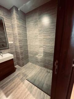 Luxurious 2-Bedroom Apartment with Margalla View - Skypark One, Gulberg Greens - Islamabad - 6
