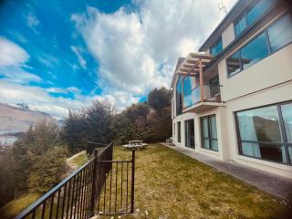 Ming's Lakeside Goldleaf Holiday House - Queenstown - 6