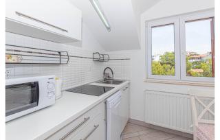 Gorgeous Apartment In Brodarica - Brodarica - 6