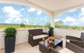 Three-Bedroom Holiday Home In Debeljak - Debeljak - 7