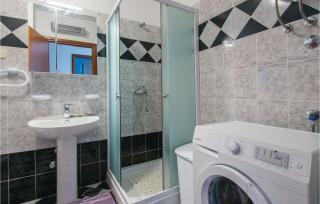 2 Bedroom Awesome Apartment In Labin - 6