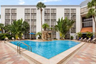 Doubletree by Hilton Fort Myers at Bell Tower Shops - 3